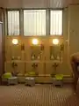 適度の仕切り（公衆浴場の洗い場）
