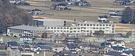 百々ヶ峰から望む岐阜市立三輪中学校(2021年12月11日撮影)