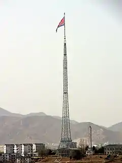 機井洞に掲揚されている北朝鮮国旗