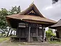矢の堂　茅葺き屋根の上の千木
