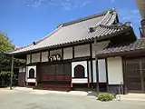 旧東海道と旧長坂道の合流部付近にある大雄山祇園寺の本堂（2012年（平成24年）9月（撮影位置））。