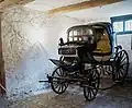 馬車小屋内: ゲーテの「バタールデ」 - 市内旅行や小旅行に最適な馬車