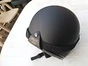 ゴーグルのゴムバンドがずれないようなしかけのついたヘルメット