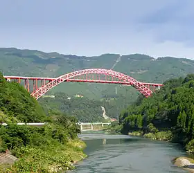 五ヶ瀬川と干支大橋