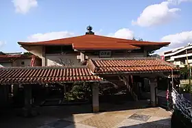 護国寺当宮南側に隣接する。往古は当宮の別当寺であった。