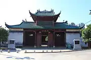 周渭祠正門
