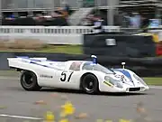 ルーフ上にバックミラーを装備した、ジトロ・レーシングの917K