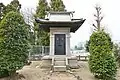 かつて墳丘上にあった旧奉安殿（現在は市立総社小学校南の御霊神社社殿）