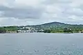 海側より郷ノ浦湾を望む