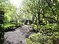 西門から見た公園内