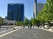 美術の広場よりグランドセントラルタワー方面を見る（2017年4月28日）