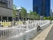 噴水は時間とともに変化し様々な表情を見せる（2017年4月28日）