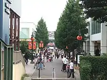 駅側から見たメインストリート（2009年9月）