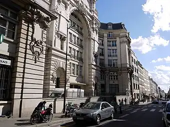 サクレ・クール寺院東側を南北に走るクリニャンクール通り (Rue de Clignancourt)
