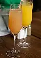 手前がグレープフルーツ・ジュース（後ろはオレンジジュース）