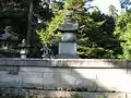 右側面から見た五輪の塔。