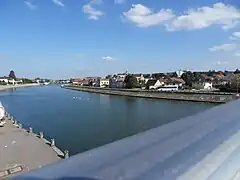 グレを流れるソーヌ川