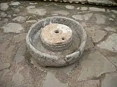 アタ粉を作るのに用いる石臼