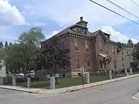 グローブ通り小学校（1876年建設）