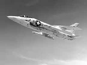 飛行するF11F-1 138620号機 (1956年撮影)