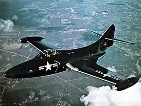飛行するF9F-2 122567号機(1949年撮影)
