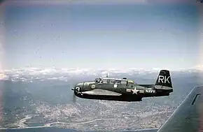 飛行するTBF-3R 85905号機(VR-23輸送飛行隊所属、1953年6月25日撮影)