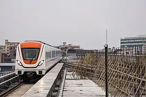 14号線のB7形電車新和駅にて