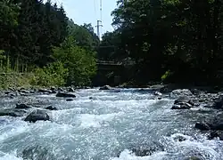 ナベグラヴィ村を流れるグバゼウリ川(グルジア語版)