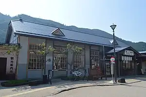 郡上八幡駅。屋根にドーマー窓を有する。