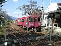 ホームに停車中の3形(303号車)