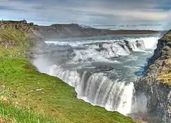 下流から