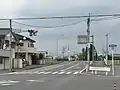 邑楽町・中野向地交差点（中野、2015年6月）起点方向を望む。奥（100m程先）に栃木・群馬県境（羽刈橋）がある。