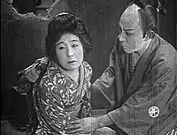 清水れい子 - 南條の姉 お富美(おとみ)（右は阪東妻三郎）