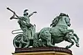 蛇と人、戦争の象徴