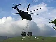 ドイツ軍のCH-53で輸送されるBv206D。