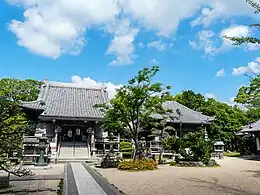 本堂(左)と大師堂