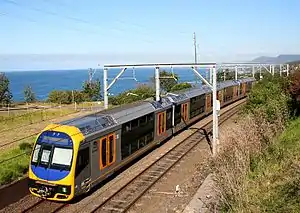 スカボロー駅付近を走行する、サウス・コースト・ラインの電車。