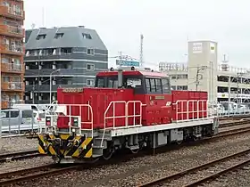 八王子駅構内に停車中のHD300-17（2017年10月28日）