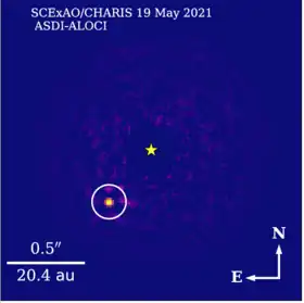 2021年にすばる望遠鏡によって撮影された HIP 99770 b（左下）の画像。中央の星印の位置に主星が存在している。