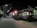 まつだい駅で列車交換を行う普通電車