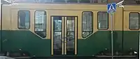 中間部低床車両 (乗降口側の面)