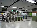 楽富駅コンコース