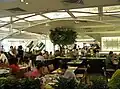 1階ウェストウイングの店頭が開いたレストラン