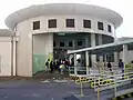 連接油塘邨及油塘站的行人通道