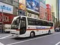 現在の貸切車の塗装（ウェストコースト）社名表示以外は日の丸自動車興業と共通