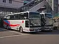 現在の貸切車の塗装（スーパーウェスト）旧・都自動車からの継承車