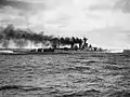 フッド独特の艦尾の乾舷の低さがよくわかる1枚。