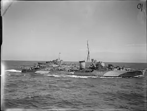 K級駆逐艦「カシミール（英語版）」と航行する「ジュピター」（1940年8月24日撮影）