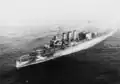 1941年時の「HMS サフォーク」。10.2cm砲は波除けのカバーの付いた連装砲架4基に換装されている。