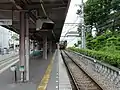 武庫川線ホーム(右側のみ使用。左側は通常使用しないが、駅で掲示されている啓発ポスターの撮影で使用された)